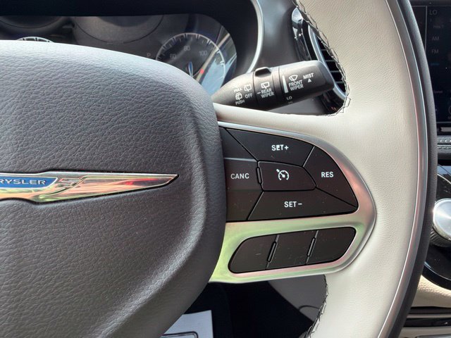 Used 2019 Chrysler Pacifica Limited FWD image 35