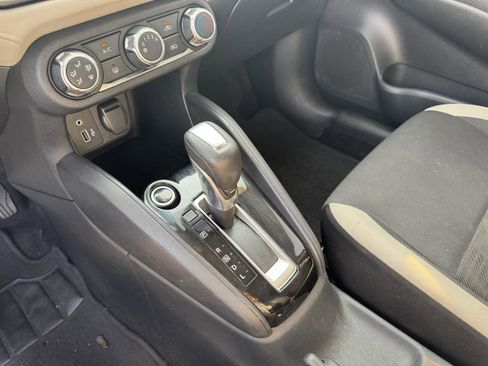 Used 2021 Nissan Versa SV image 32