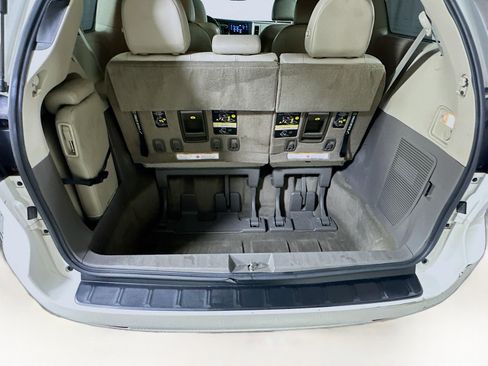 Used 2015 Toyota Sienna XLE image 29