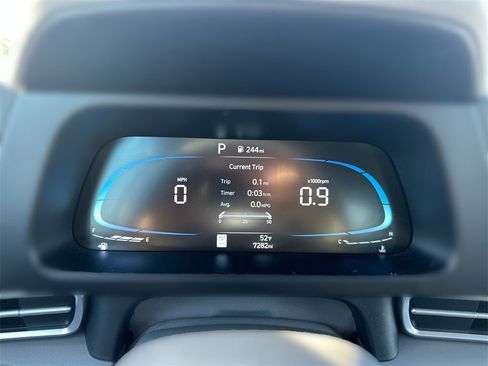 Certified 2025 Hyundai Elantra Sport image 10