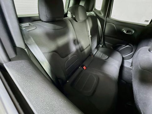 Used 2022 Jeep Renegade Latitude w/ Convenience Group AWD/4WD image 26