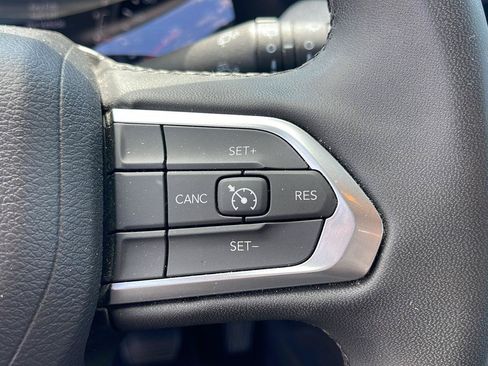 Used 2024 Jeep Compass Latitude AWD/4WD image 16