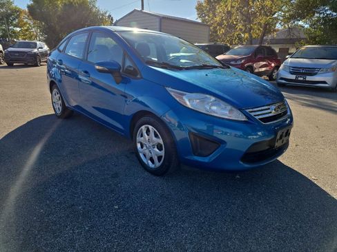 Used 2013 Ford Fiesta SE image 3