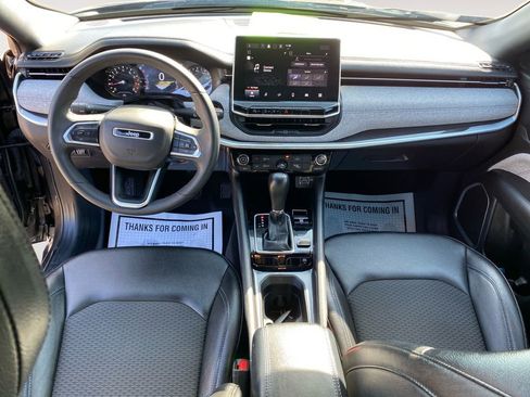 Used 2024 Jeep Compass Latitude image 10