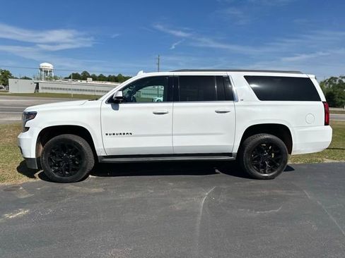 Used 2019 Chevrolet Suburban LT image 9