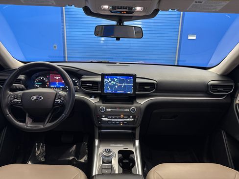 Used 2020 Ford Explorer XLT w/ Equipment Group 202A AWD/4WD image 29