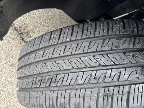 Certified 2021 Volkswagen Atlas Cross Sport SE image 35