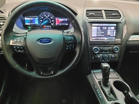 Used 2016 Ford Explorer XLT w/ Equipment Group 201A FWD image 22