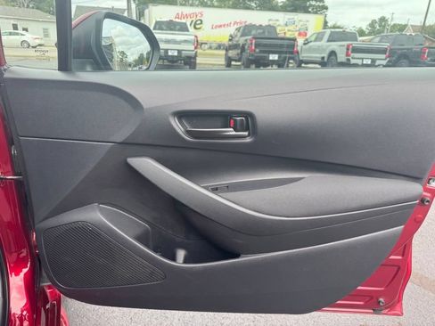 Used 2025 Toyota Corolla LE FWD image 14
