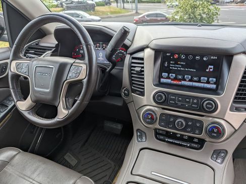 Used 2016 GMC Yukon XL Denali w/ Open Road Package AWD/4WD image 11