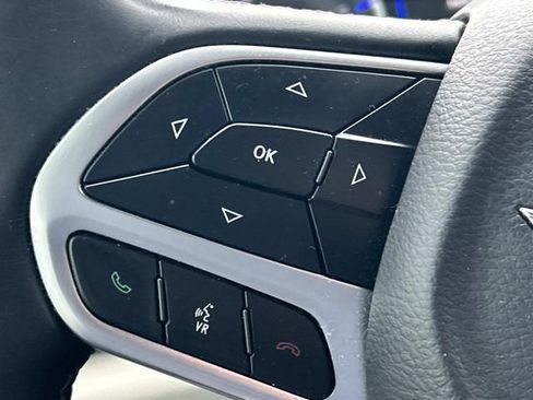 Used 2018 Chrysler Pacifica Touring-L image 27