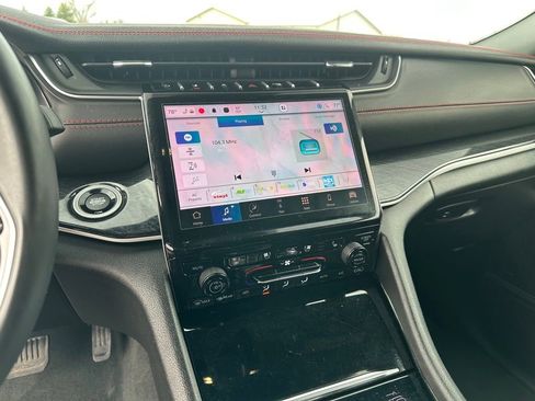 Used 2022 Jeep Grand Cherokee Trailhawk w/ Luxury Tech Group III image 16