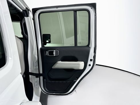 Used 2023 Jeep Wrangler Unlimited Sahara image 29