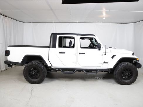 Used 2023 Jeep Gladiator Sport AWD/4WD image 2