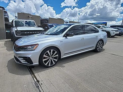 Used 2018 Volkswagen Passat GT FWD image 1