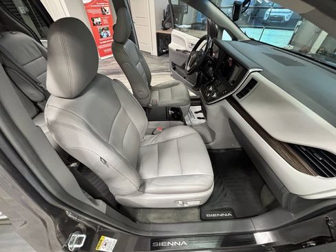 Used 2017 Toyota Sienna XLE image 44