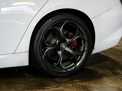 Used 2019 Alfa Romeo Giulia w/ Quick Order Package 22K Sport RWD image 63