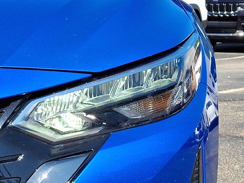Used 2025 Nissan Sentra SR FWD image 9