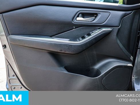 Used 2025 Nissan Rogue SV image 39