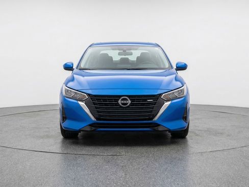 Used 2025 Nissan Sentra SV image 2