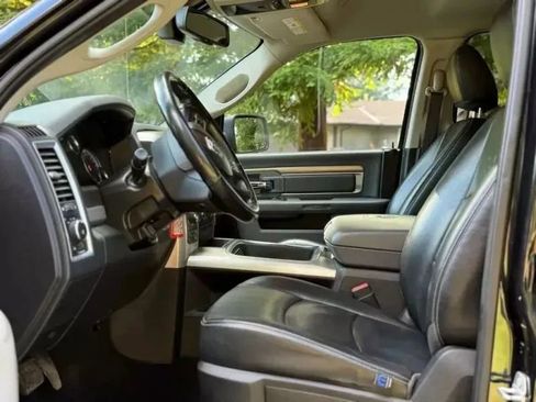 Used 2018 RAM 1500 Classic SLT w/ SLT Plus D￩cor Group image 9