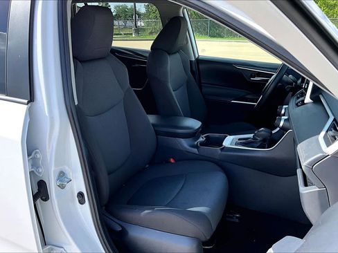 Used 2025 Toyota RAV4 XLE image 9