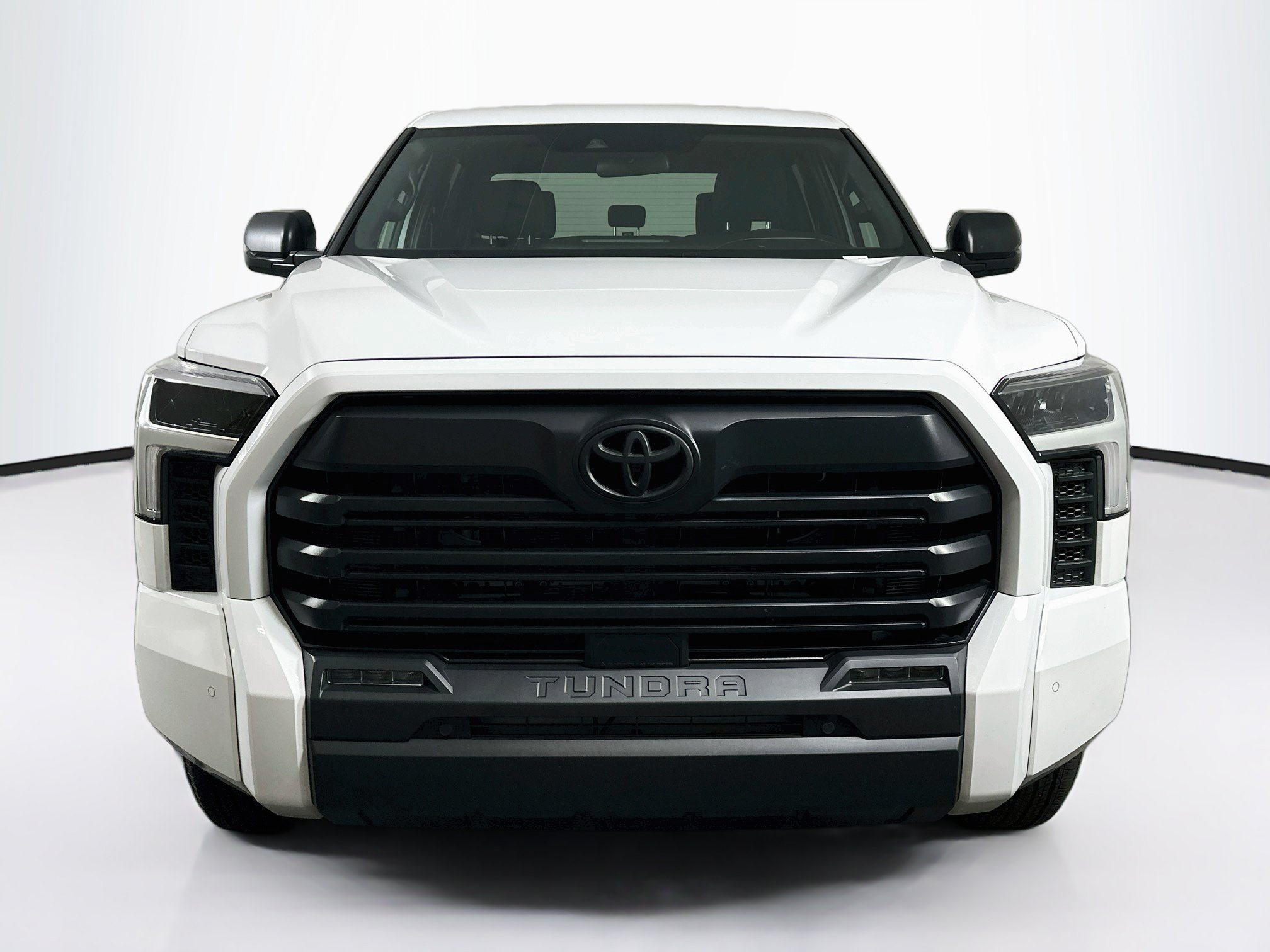 Used 2025 Toyota Tundra SR5 w/ SR5 Convenience Package AWD/4WD image 2