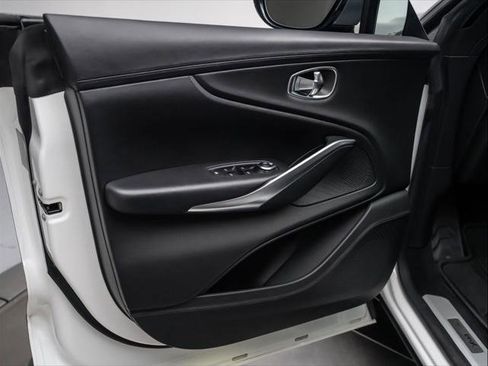 Used 2021 Aston Martin DBX image 26