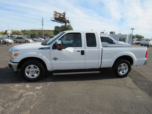 Used 2011 Ford F250 XLT w/ XLT Appearance Pkg image 2