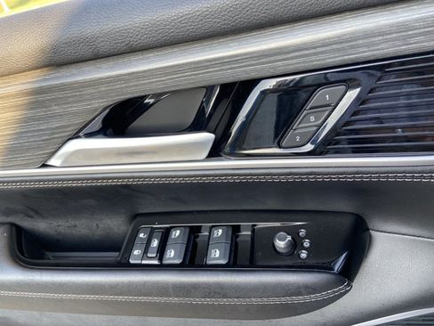 Used 2023 Jeep Wagoneer L Series II RWD image 49