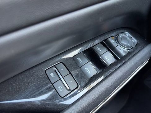 Used 2023 Cadillac Escalade Premium Luxury image 5