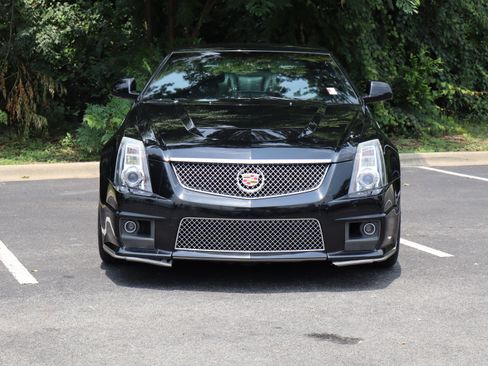 Used 2011 Cadillac CTS V RWD image 3