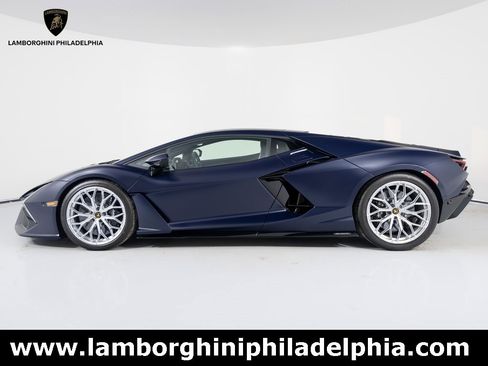 Used 2025 Lamborghini Revuelto image 8