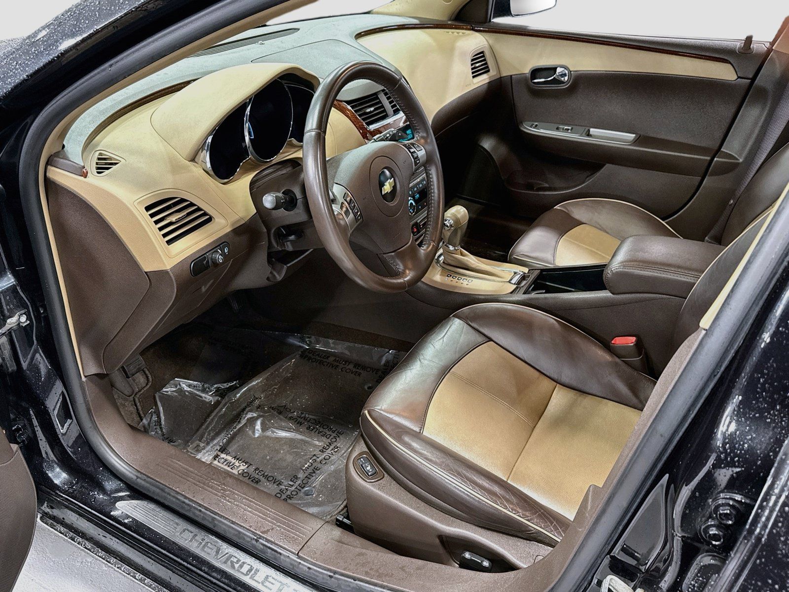 Used 2009 Chevrolet Malibu LTZ FWD image 12