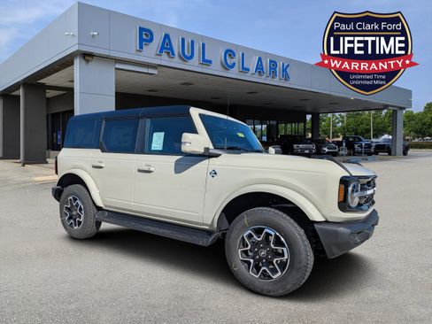 New 2025 Ford Bronco Outer Banks AWD/4WD image 1