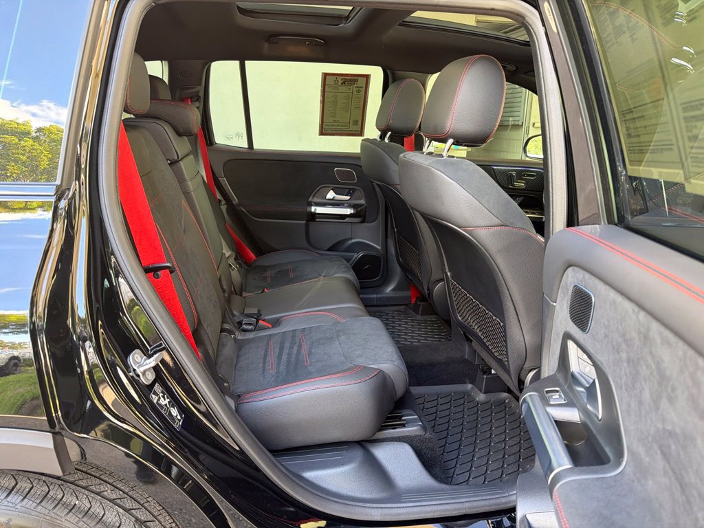 Used 2025 Mercedes-Benz GLB 35 AMG 4MATIC w/ AMG Night Package image 34