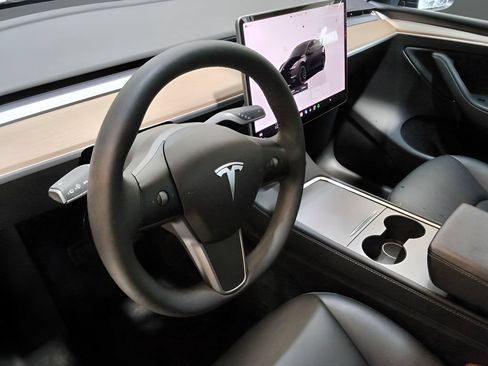 Used 2023 Tesla Model Y Long Range AWD/4WD image 12