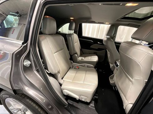 Used 2018 Toyota Highlander Limited image 16