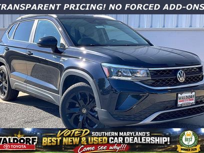 Used 2023 Volkswagen Taos SE w/ Panoramic Sunroof Package