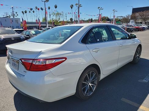 Used 2017 Toyota Camry XSE w/ Moonroof Package image 7