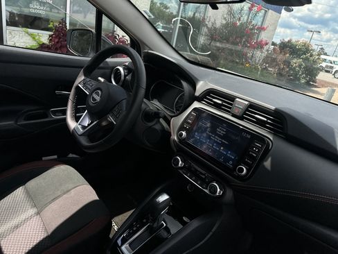 Used 2024 Nissan Versa SR FWD image 11