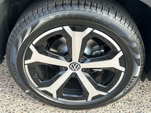 New 2026 Volkswagen Tiguan SE FWD image 6