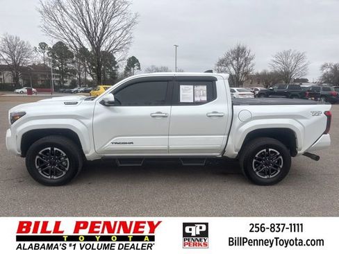 Used 2025 Toyota Tacoma TRD Sport w/ TRD Sport Upgrade Package image 2
