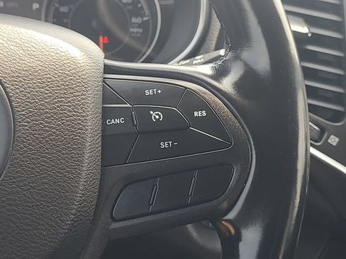 Used 2020 Jeep Cherokee Trailhawk w/ Cold Weather Group AWD/4WD image 18