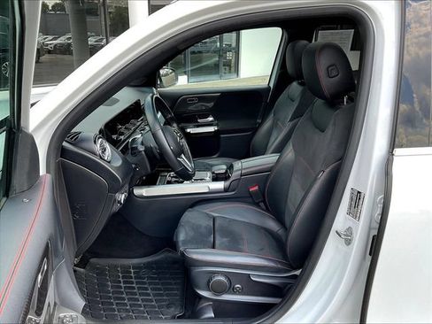 Used 2022 Mercedes-Benz GLB 250 4MATIC image 23