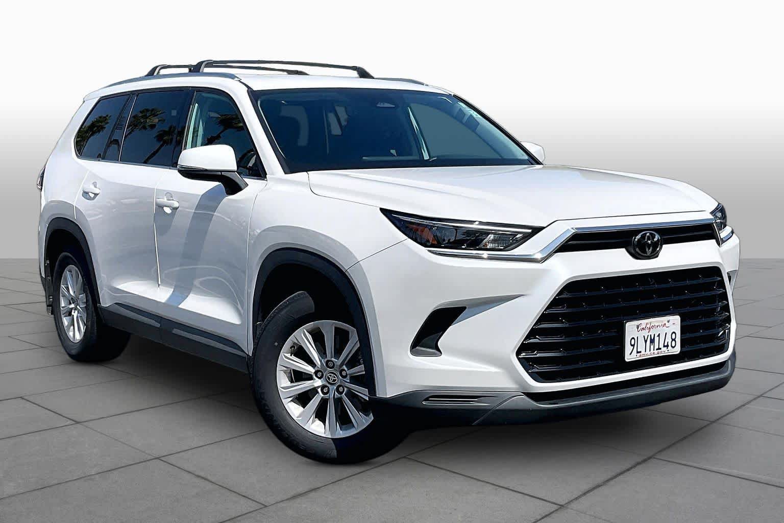 Used 2024 Toyota Grand Highlander FWD image 2