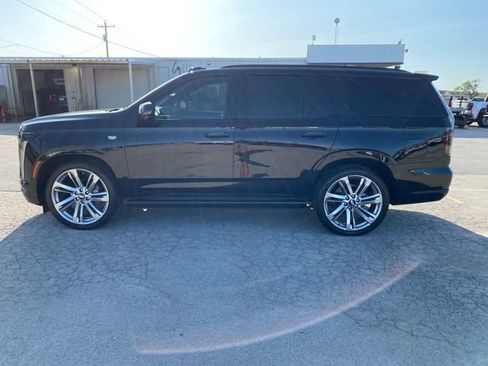 Used 2025 Cadillac Escalade Sport w/ Touring Package AWD/4WD image 3