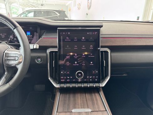 Certified 2026 GMC Acadia Denali Ultimate AWD/4WD image 19