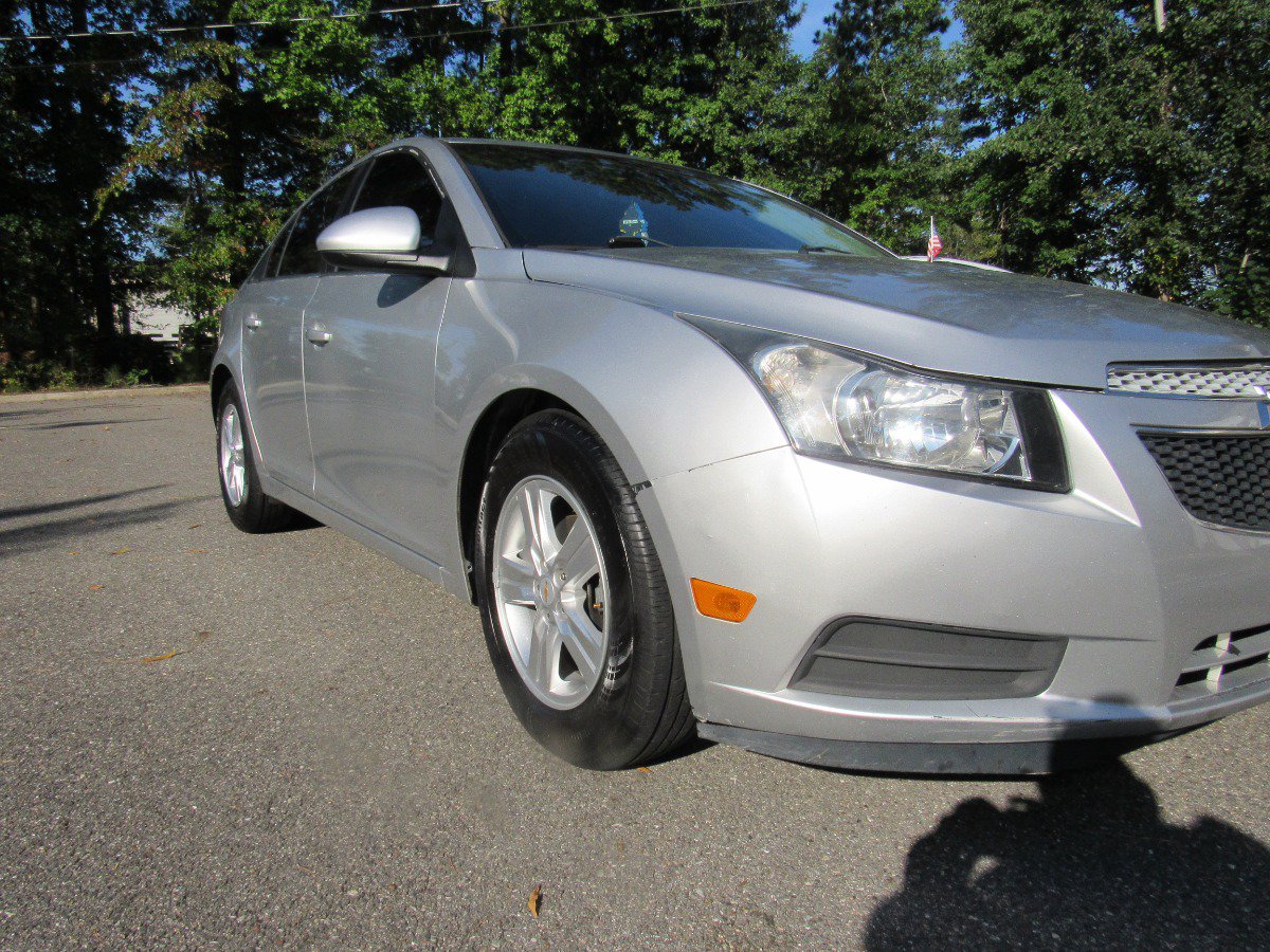Used 2014 Chevrolet Cruze LT FWD image 2