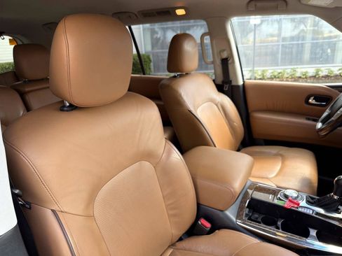 Used 2016 INFINITI QX80 4WD w/ Signature Edition Package image 17